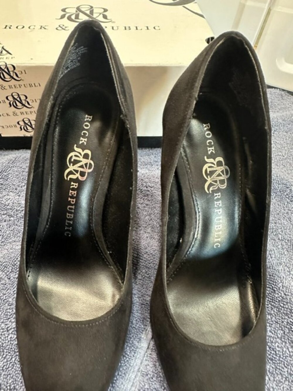 Shoes - Picture 2 of 4